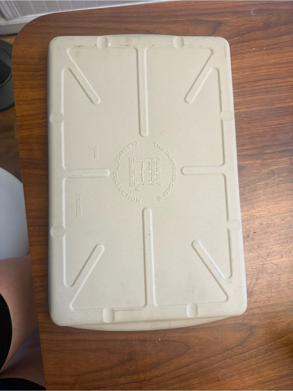 The Pampered Chef Rectangular Baking Pan in Cream